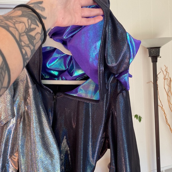 1/3 Coquetry Clothing Cropped Holographic Jackets in Size L/XL Each $85 - Picture 9 of 17